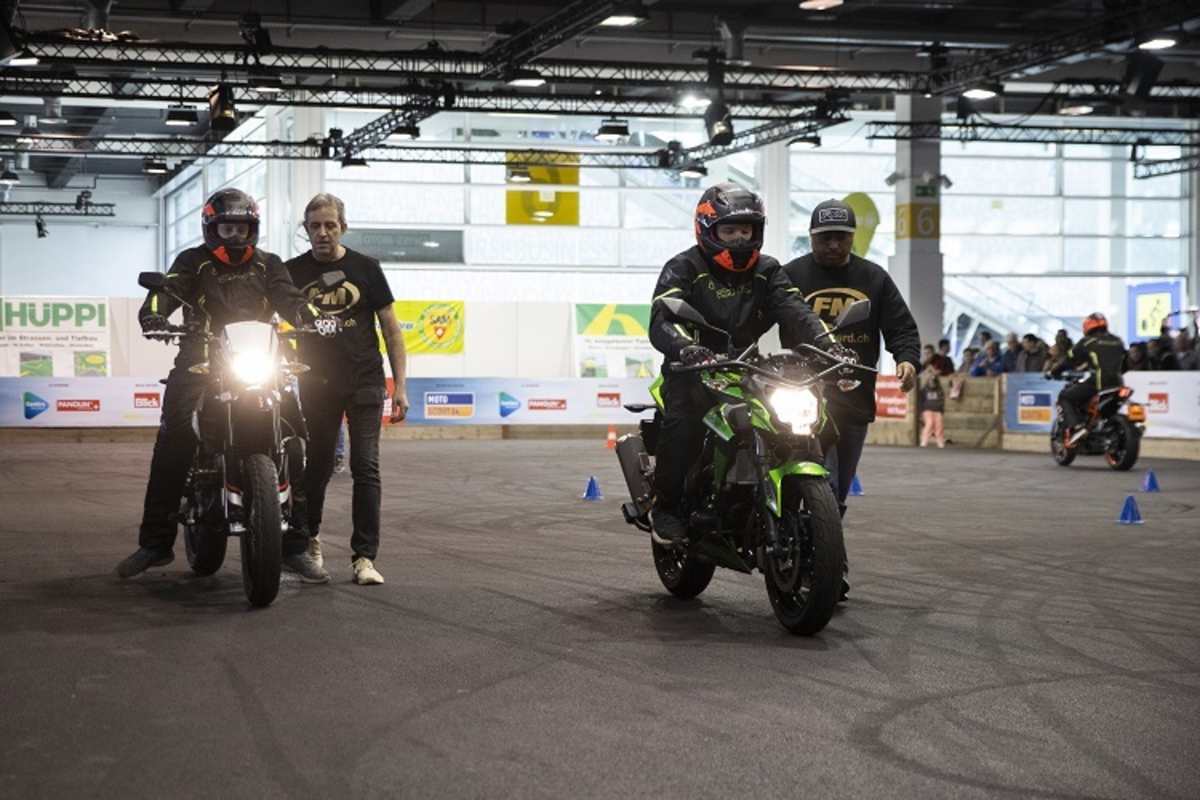 Nicht nur schauen, sondern auch fahren im Rahmen von Swiss-Moto Youth: Motorrad-Erstkontakt für Jugendliche ab 13 Jahren 