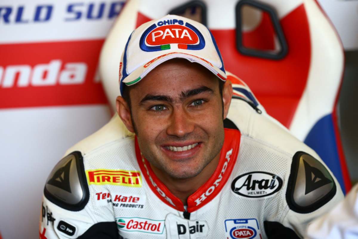 Leon Haslam verhandelt mit Troy Corser