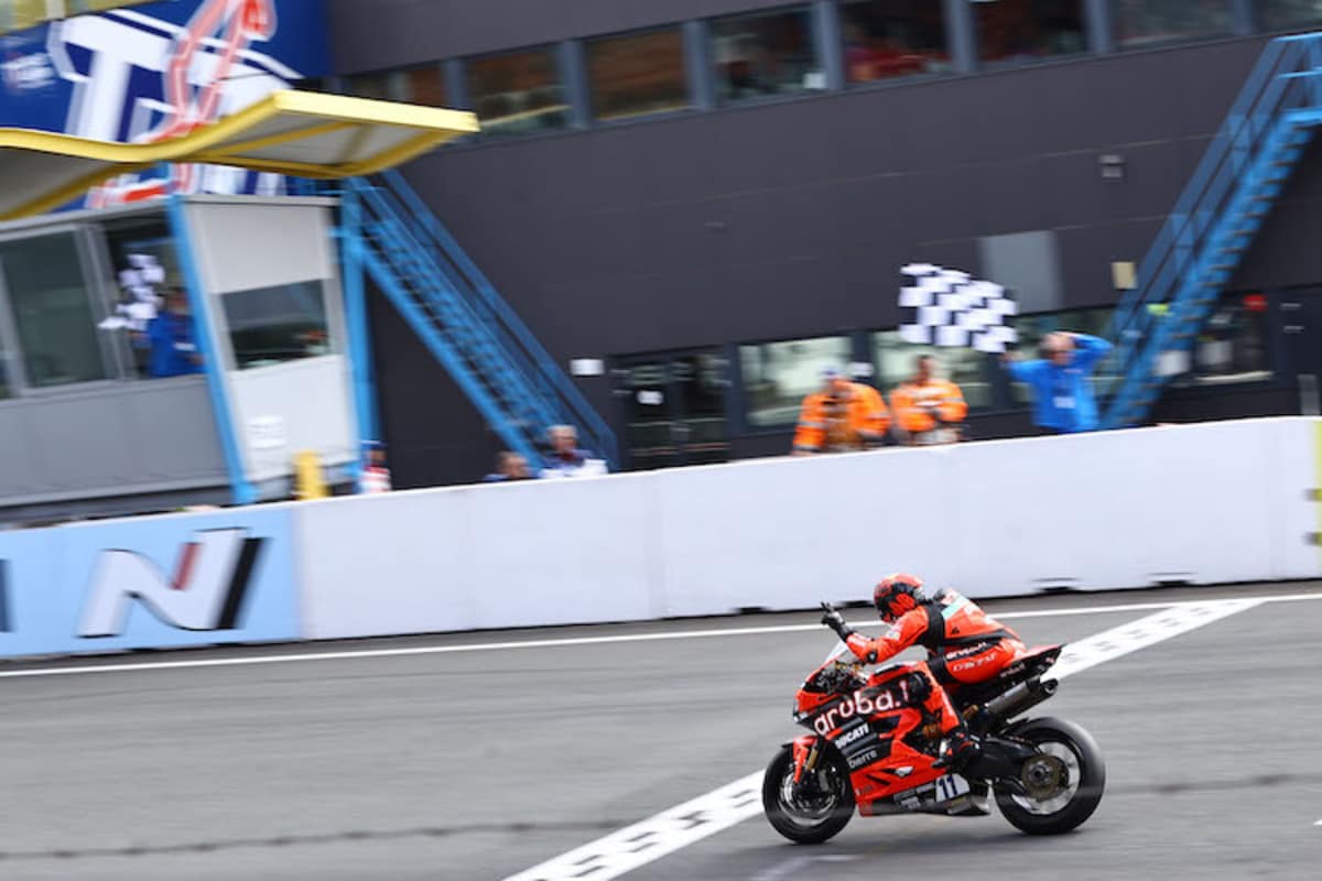 Nicolò Bulega gewinnt beide Rennen in Assen