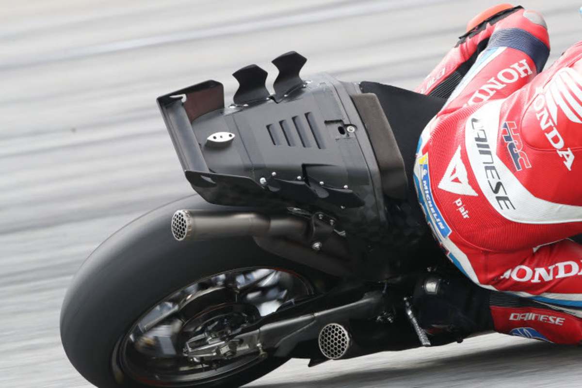 Zusätzliche Heck-Spoiler an der Honda von Bradl