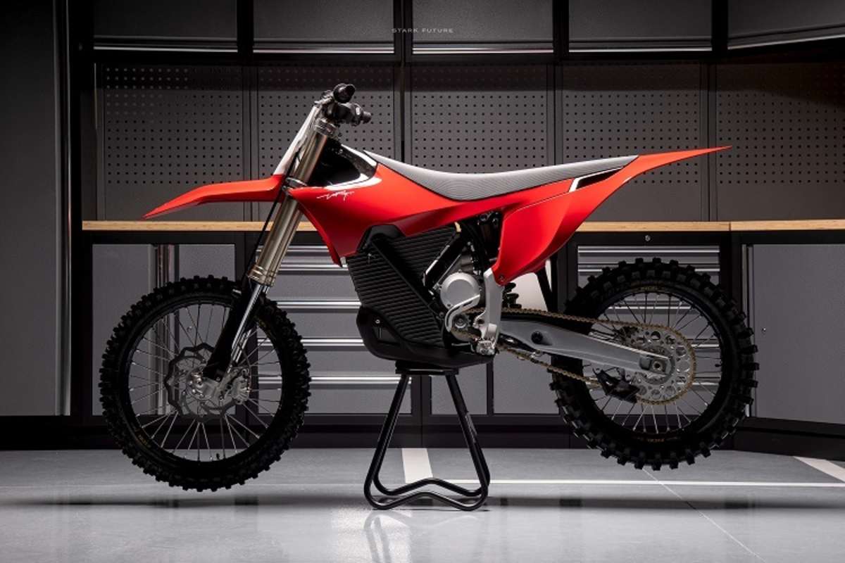 Stark Varg: Schlanke Ergonomie an der Front, Haltekante an den Seitenverkleidungen