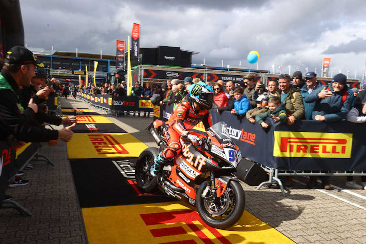 Adrian Huertas gewinnt Lauf 1