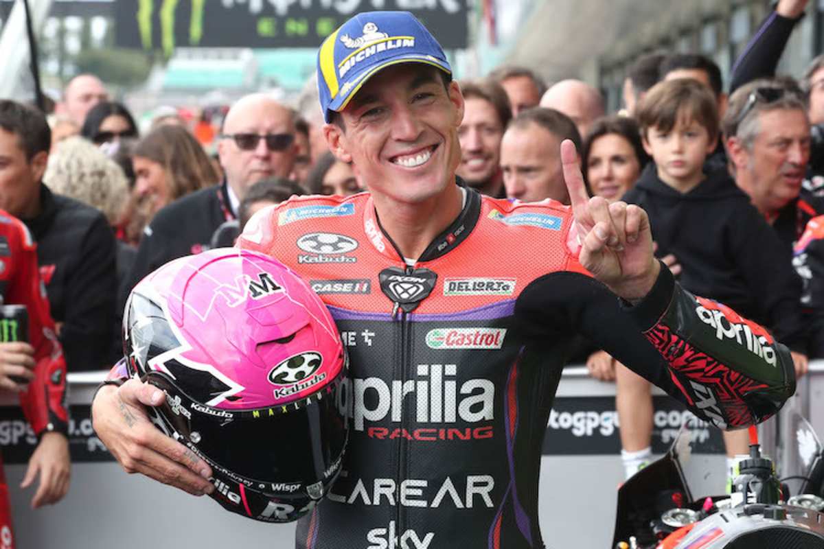 Aleix Espargaró gewinnt das Rennen