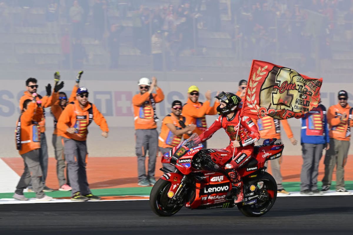 Francesco Bagnaia gewinnt das Rennen und ist Weltmeister 2023