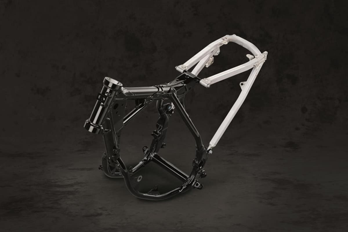 Robuster Stahlrohrrahmen mit reparaturfreundlich angeschraubtem Alu-Rahmenheck