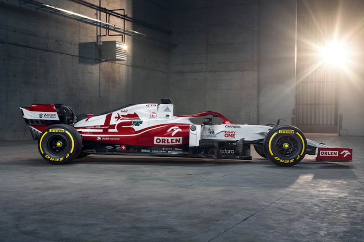 Der neue Wagen von der Seite: andere Lackierung