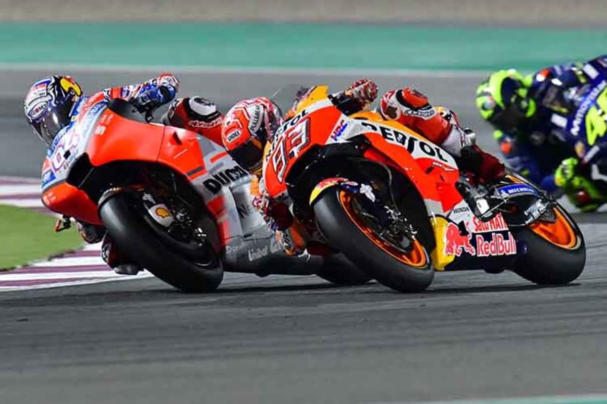 Dovizioso schiebt sich an Márquez vorbei, Rossi lauert dahinter