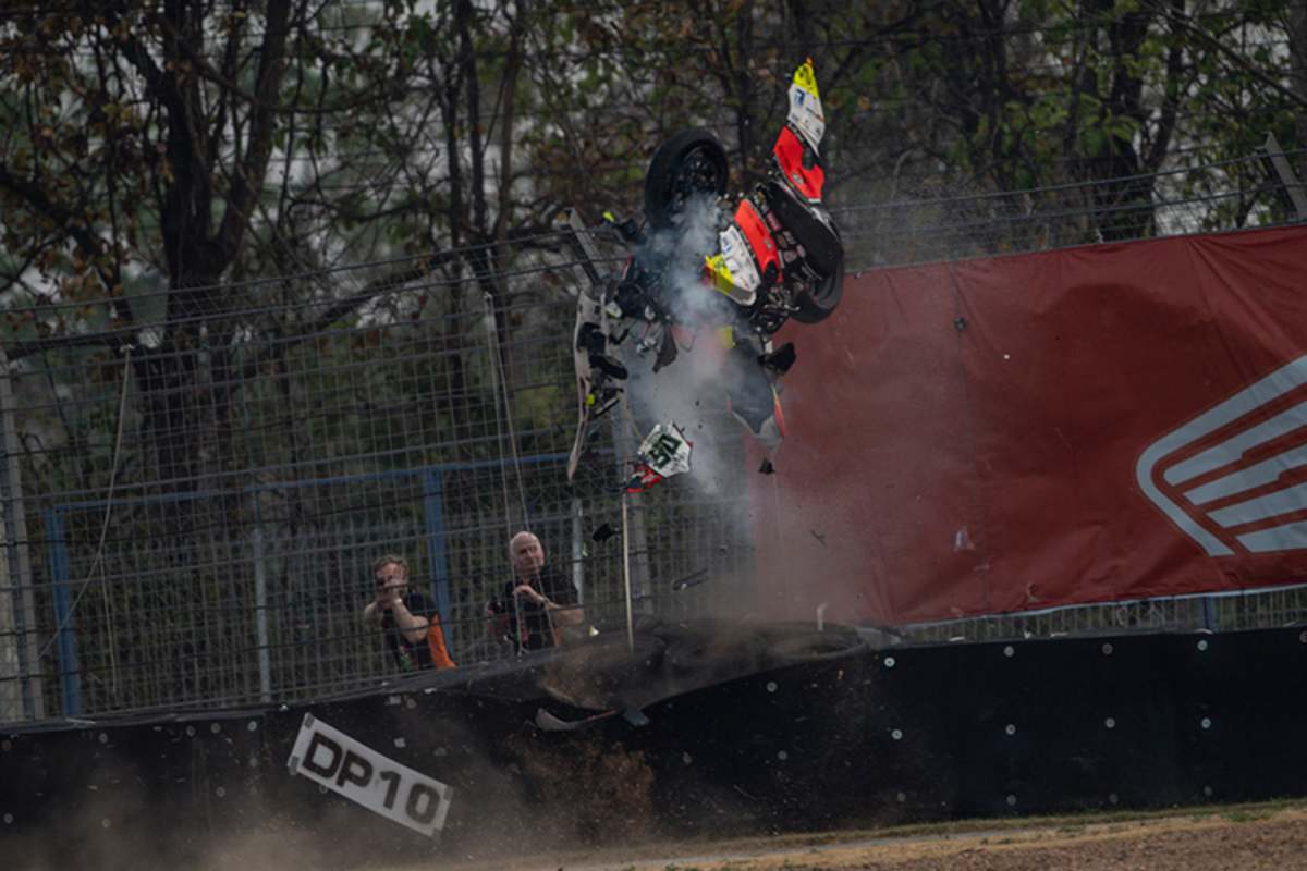 Von der Ducati V4R blieb nicht viel ganz