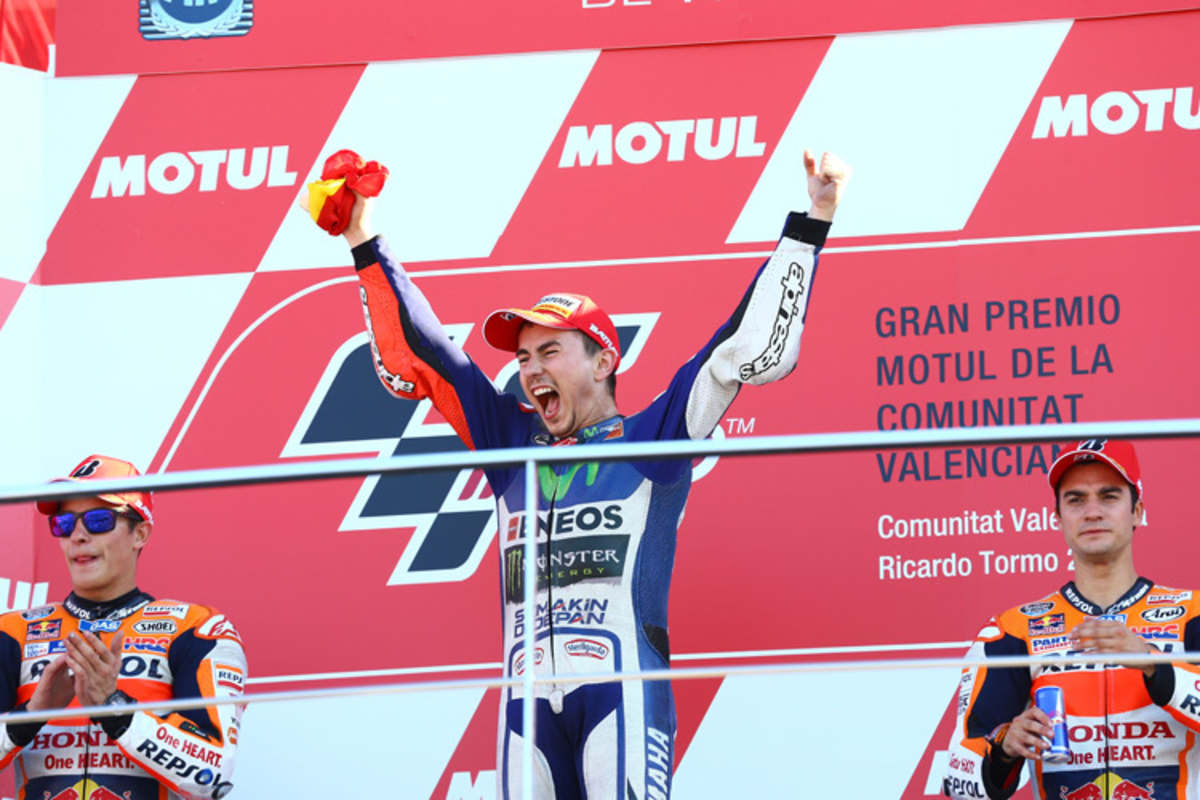 Jorge Lorenzo (Mitte) siegte in Valencia und gewann den WM-Titel