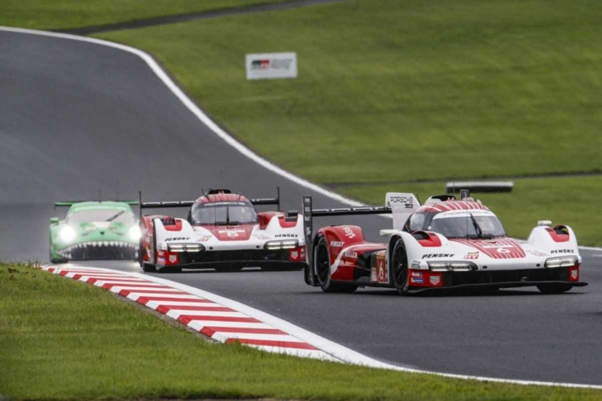 Die beiden Werks-Porsche 963 in Fuji