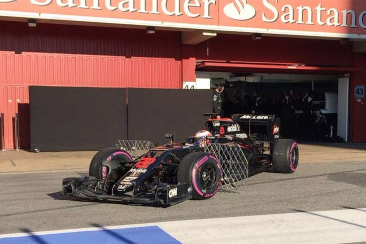 Jenson Button mit Messgittern