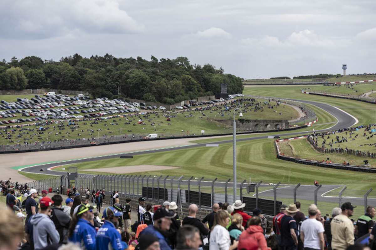 Willkommen zum Rennen in Donington Park