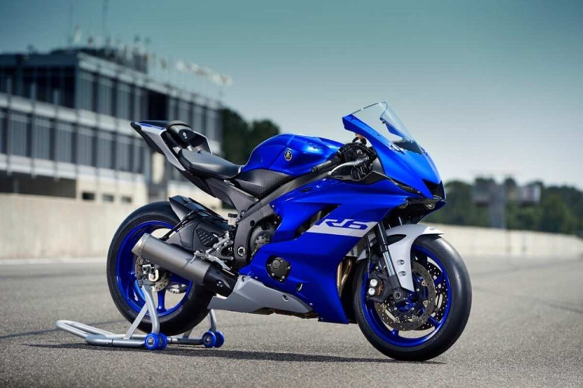 Die Yamaha R6 Race wird zwar mit Lichtanlage ausgeliefert, ist aber ohne Euro-5-Zulassung in Europa ein reines Sportgerät  