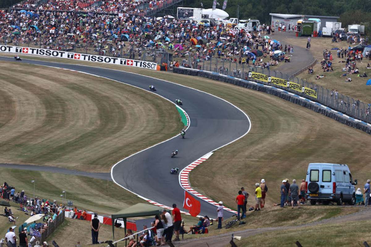 Willkommen zum Rennen in Donington Park