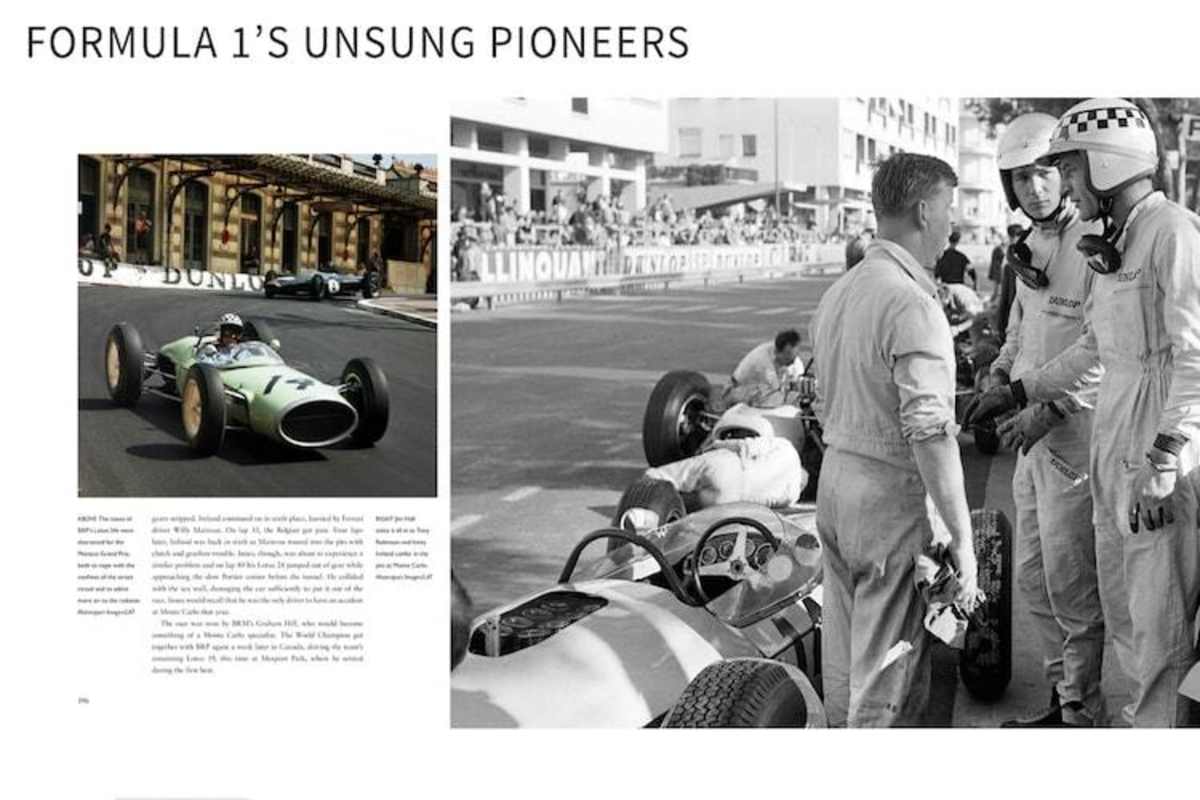 Rechts Innes Ireland (mit dem unverkennbaren Schachbrettmuster-Streifen am Helm) und der spätere Chaparral-Gründer Jim Hall