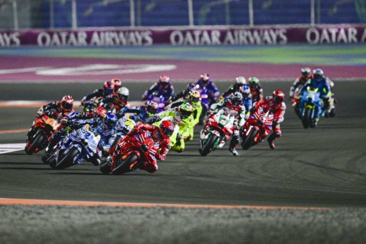 Marc Márquez führt das Feld an