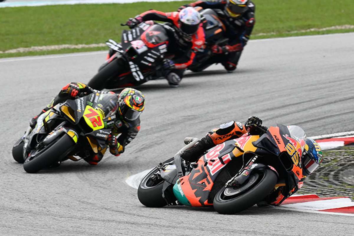 KTM-Star Brad Binder (33) vor Bezzecchi (72), Aleix Espargaró und Aleix Espargaró