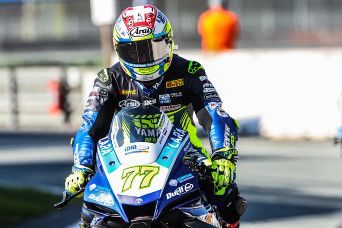 WorldSBK-Pilot Aegerter amüsiert sich beim IDM-Besuch in Assen