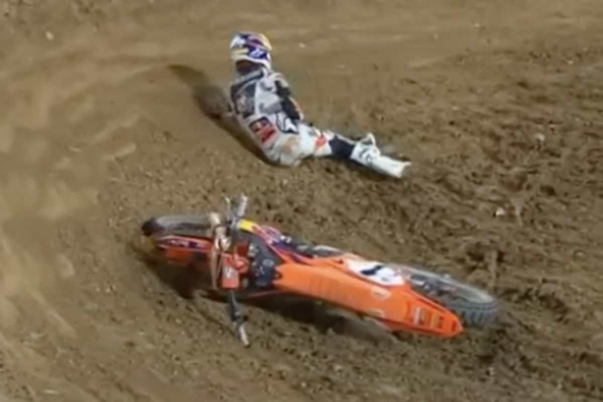 Chase Sexton stürzte und fiel aus