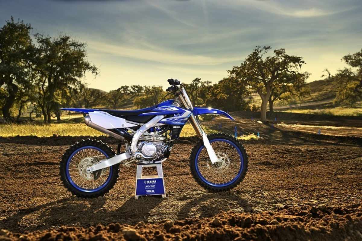 Yamaha YZ450F: Eigenständige Konstruktion im Zeichen der Massenzentralisierung
