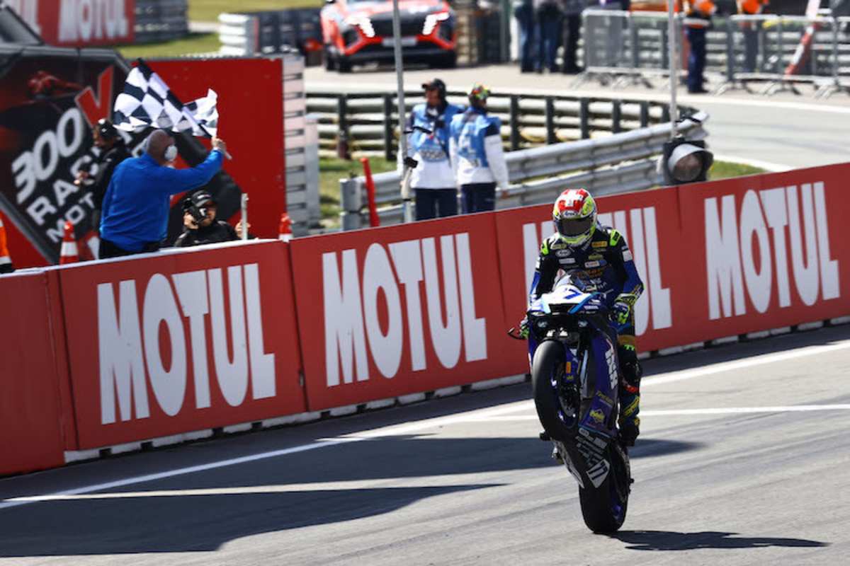 Dominique Aegerter gewinnt beide Läufe in Assen