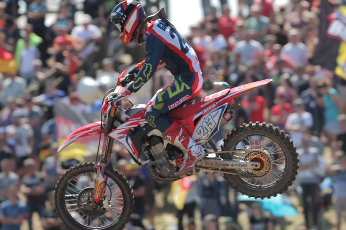 Tim Gajser war wieder einmal ohne Sonnenschutzschild am Helm unterwegs