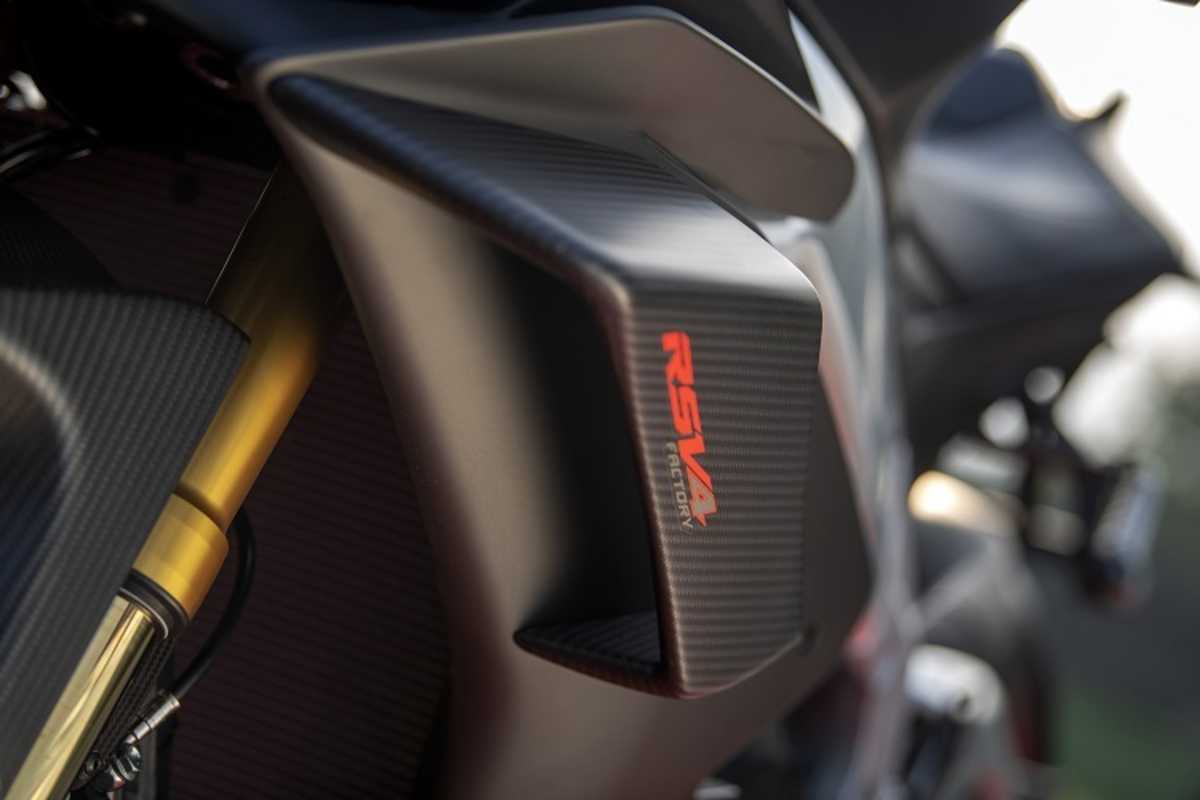 Winglets erzeugen Abtrieb am Vorderrad, was die Stabilität in mehreren Fahrsituationen verbessert