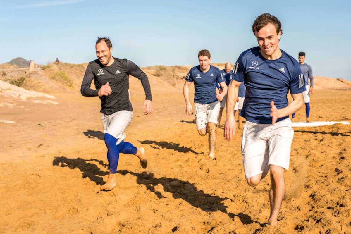 Lucas Auer und Gary Paffett im Duell