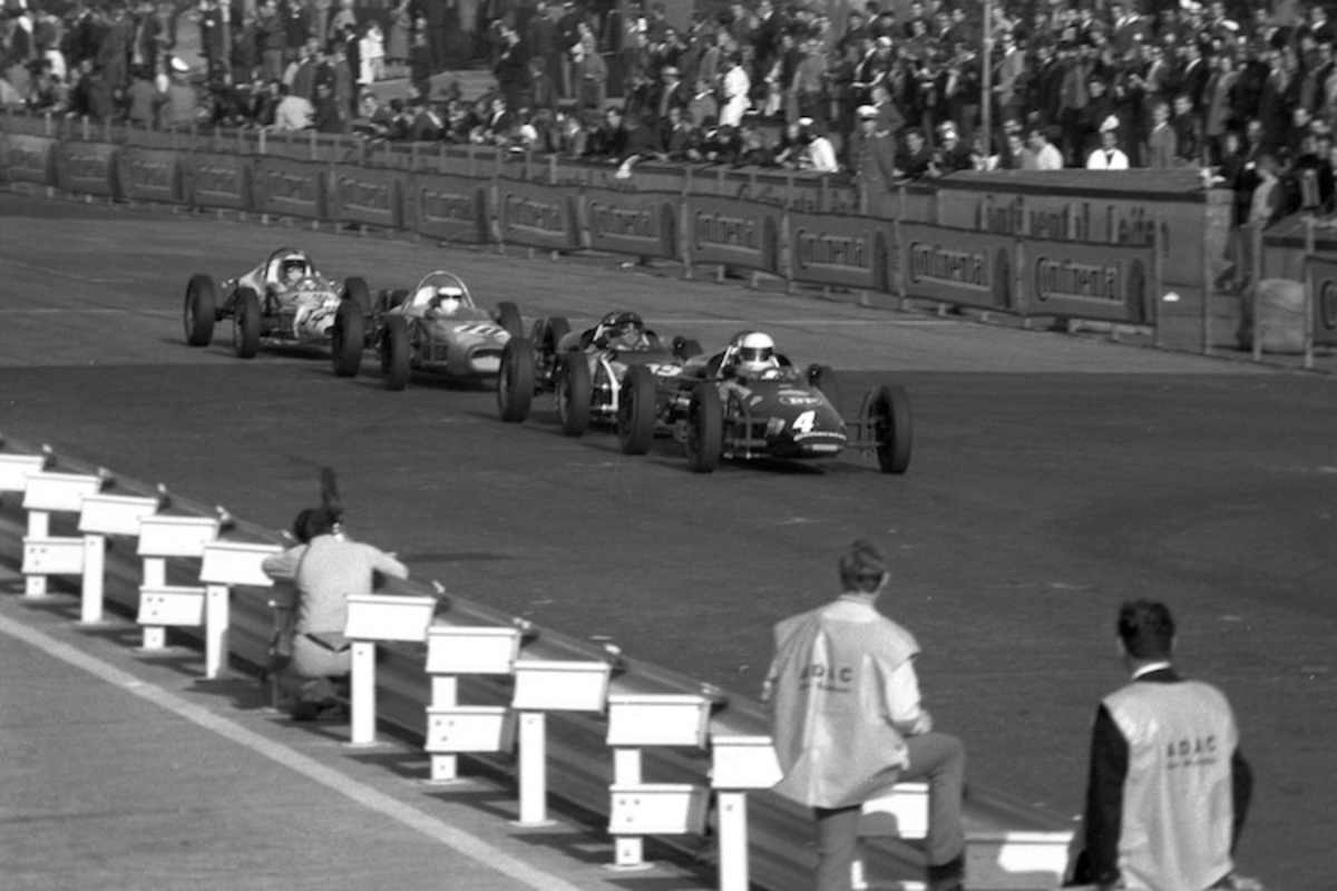 Klassische Vierer-Seilschaft: Die beiden Kaimann-Piloten Breinsberg (vorn) und Bross (dahinter) mit Roos und Voglberger im Schlepptau 1969 am Ring