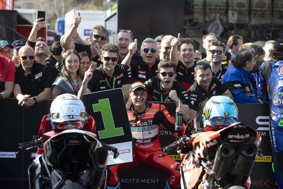 Adrian Huertas gewinnt Lauf 1