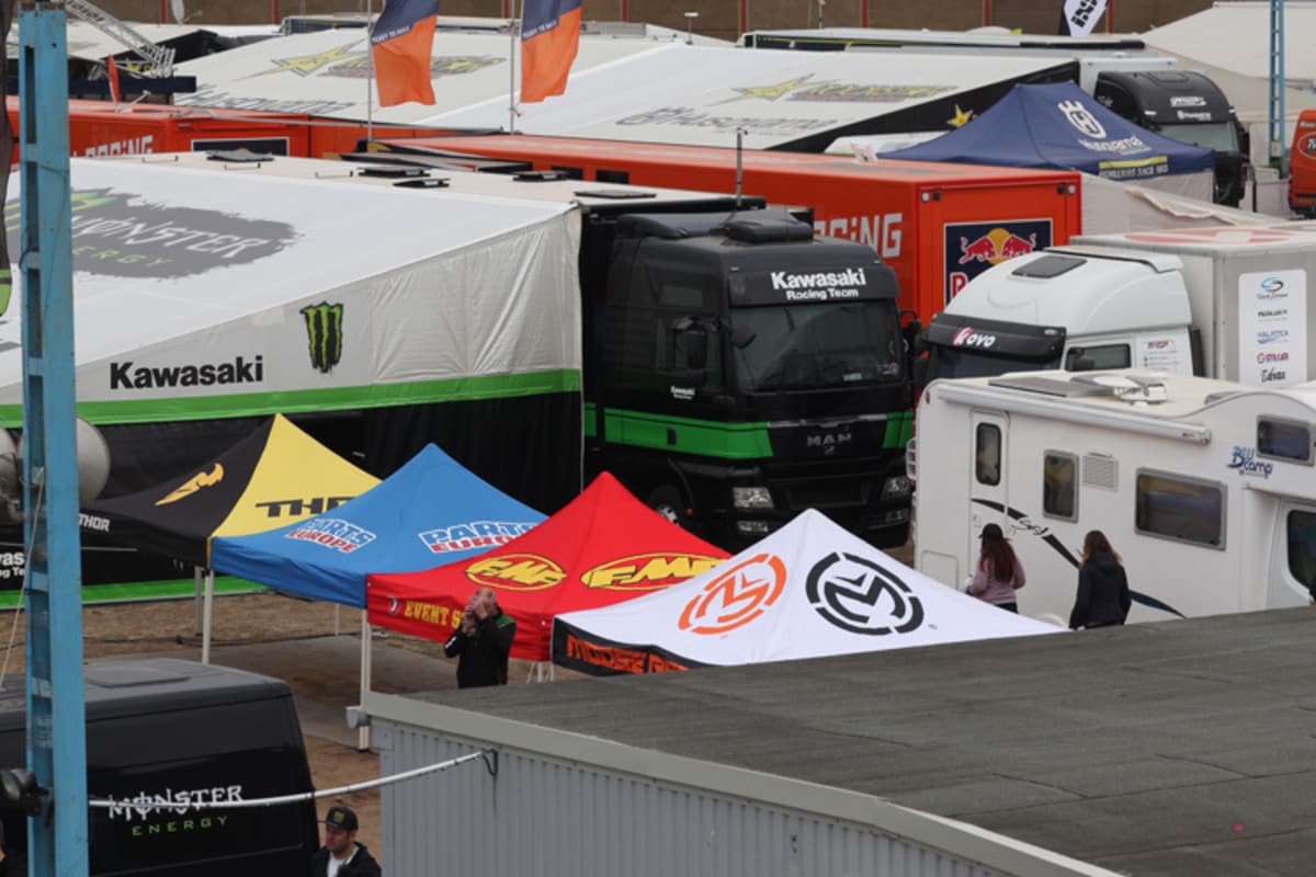 Blick auf das Fahrerlager