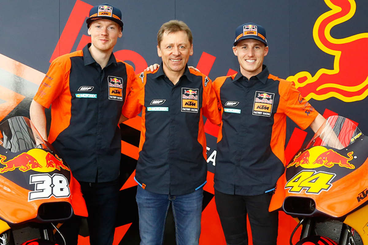 Mike Leitner mit Bradley Smith und Pol Espargaró