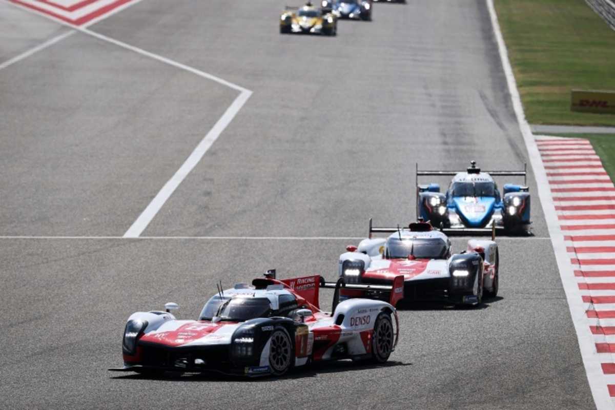 Hypercar Action: Die zwei Toyota GR010 Hybrid vor dem Alpine A480