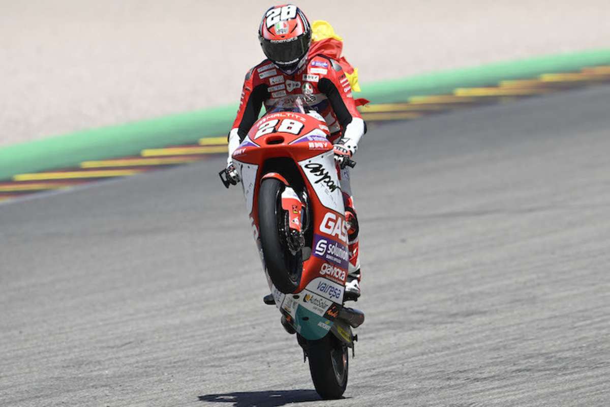 Izan Guevara gewinnt das Rennen