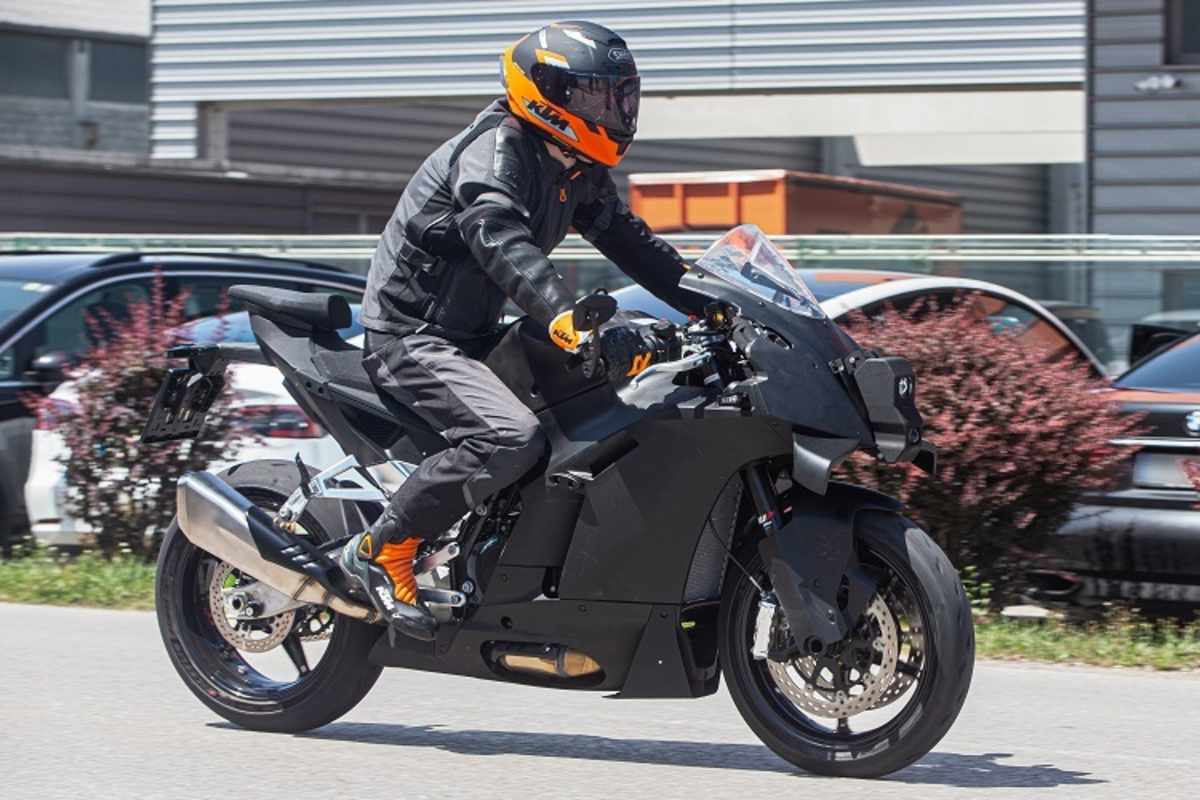 Die Lampeneinheit ist ein Fake, der Rest sieht schon sehr serienreif aus