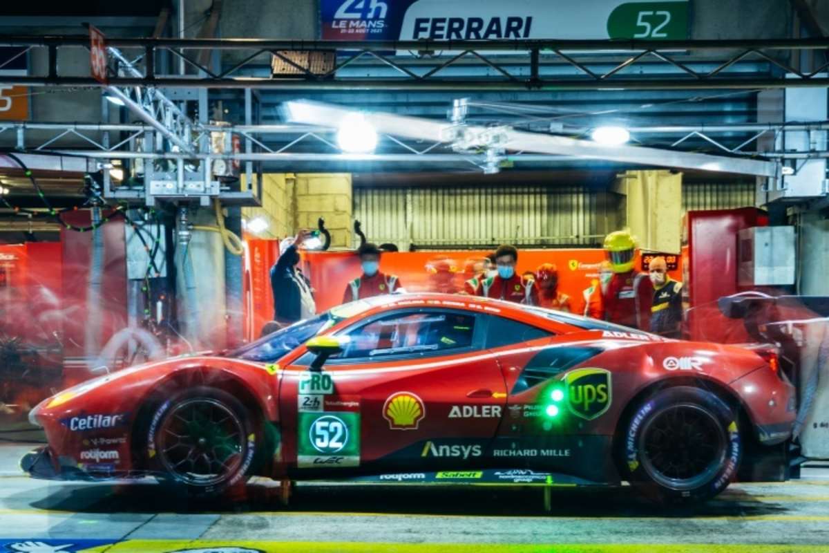 Der Ferrari 488 GTE Evo von AF Corse beim Boxenstopp