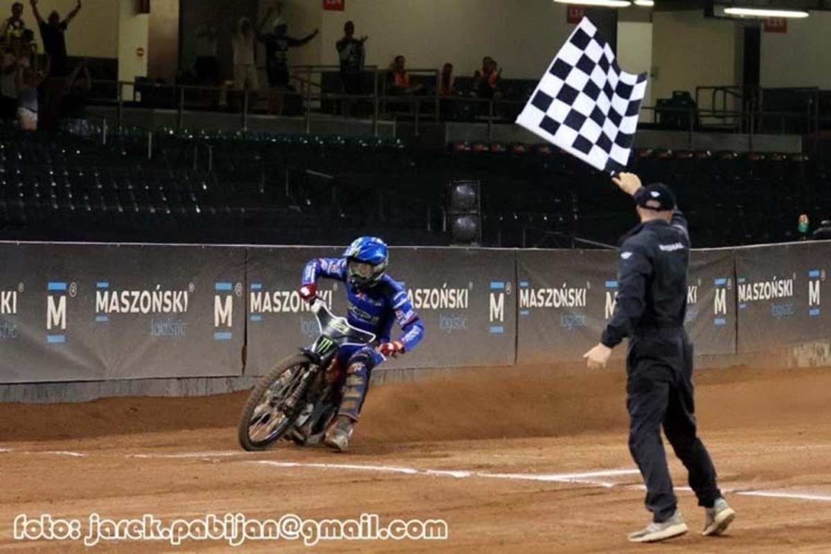 Dan Bewley siegt in Cardiff