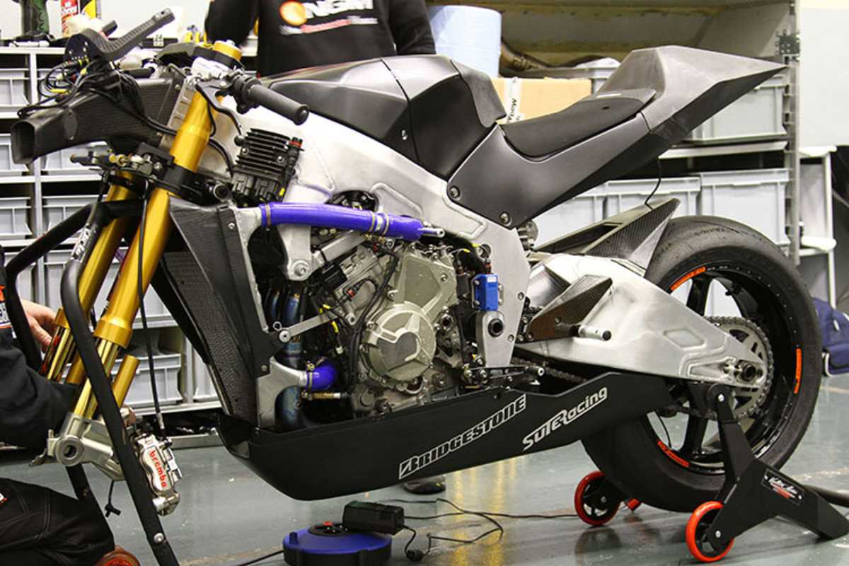 Der erste Prototyp der Suter-BMW bei Forward (Fahrer: Colin Edwards) im Jahr 2011