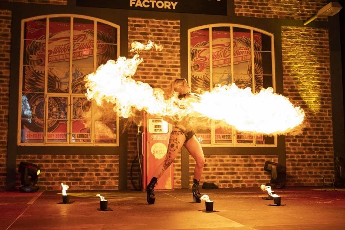 Heisse Girls: Die Fuel-Girls aus England heizten den Besuchern ein