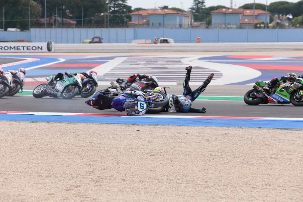 Der Sturz von Dominique Aegerter in Misano