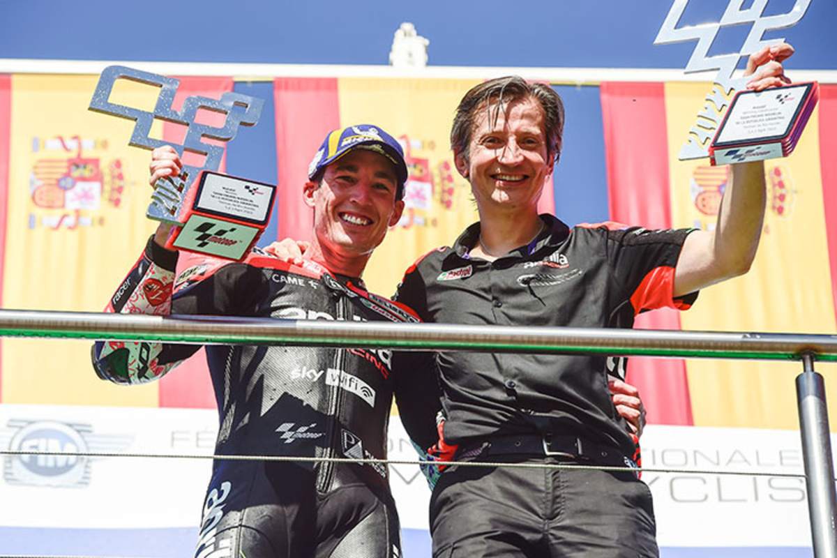 Aleix Espargaró und Aprilia-Rennchef Rivola beim Argentinien-GP 