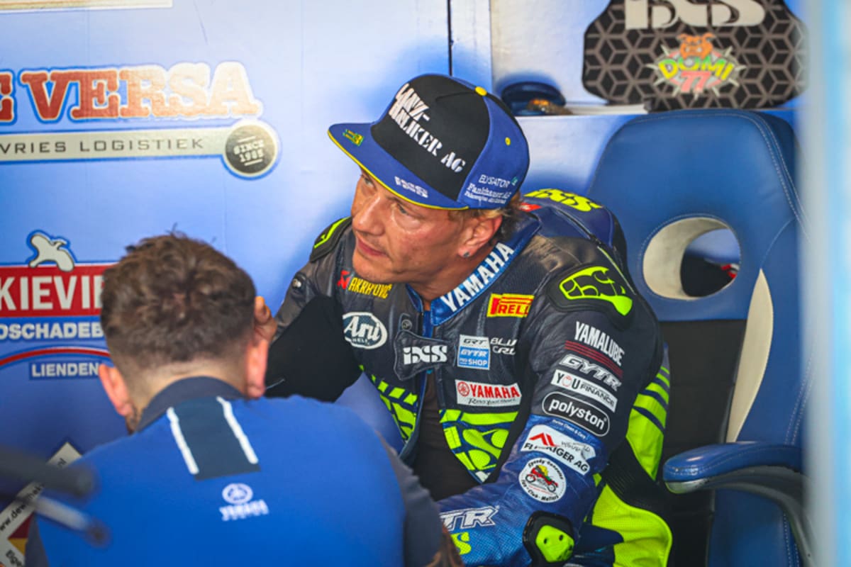 WorldSBK-Pilot Aegerter amüsiert sich beim IDM-Besuch in Assen