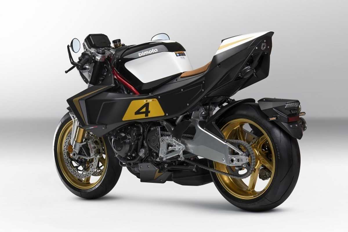 Mächtige Gabel, ausladende Kühllunfkanäle, riesige Schwinge: Das Design der KB4RC hat Bimota niemandem abgeschaut 