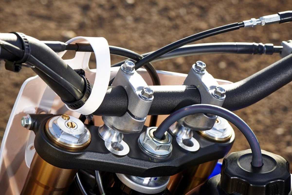 Die YZ 65 wächst mit: Vier mögliche Varianten der Lenkerbefestigung