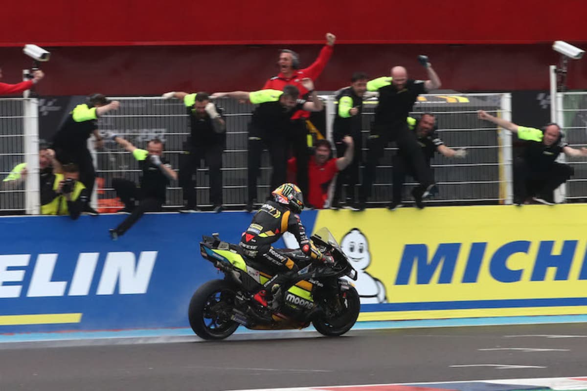 Marco Bezzecchi gewinnt das Rennen