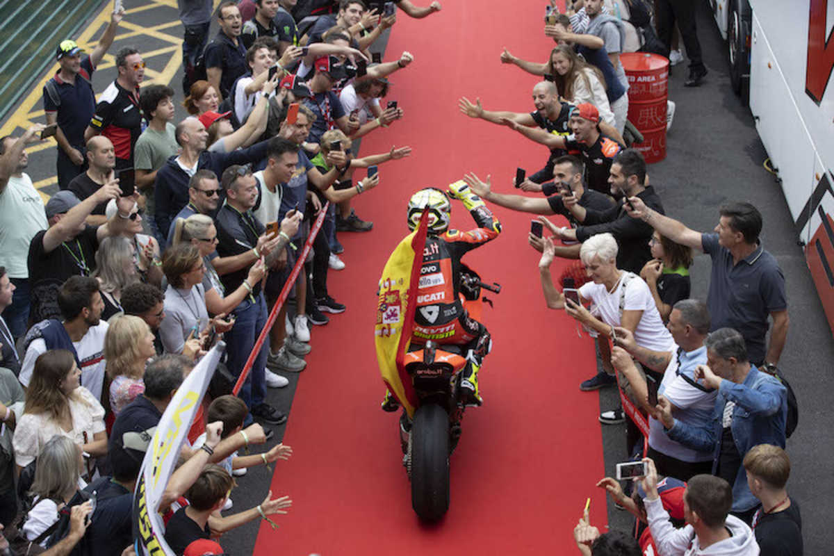 Álvaro Bautista gewinnt das Rennen