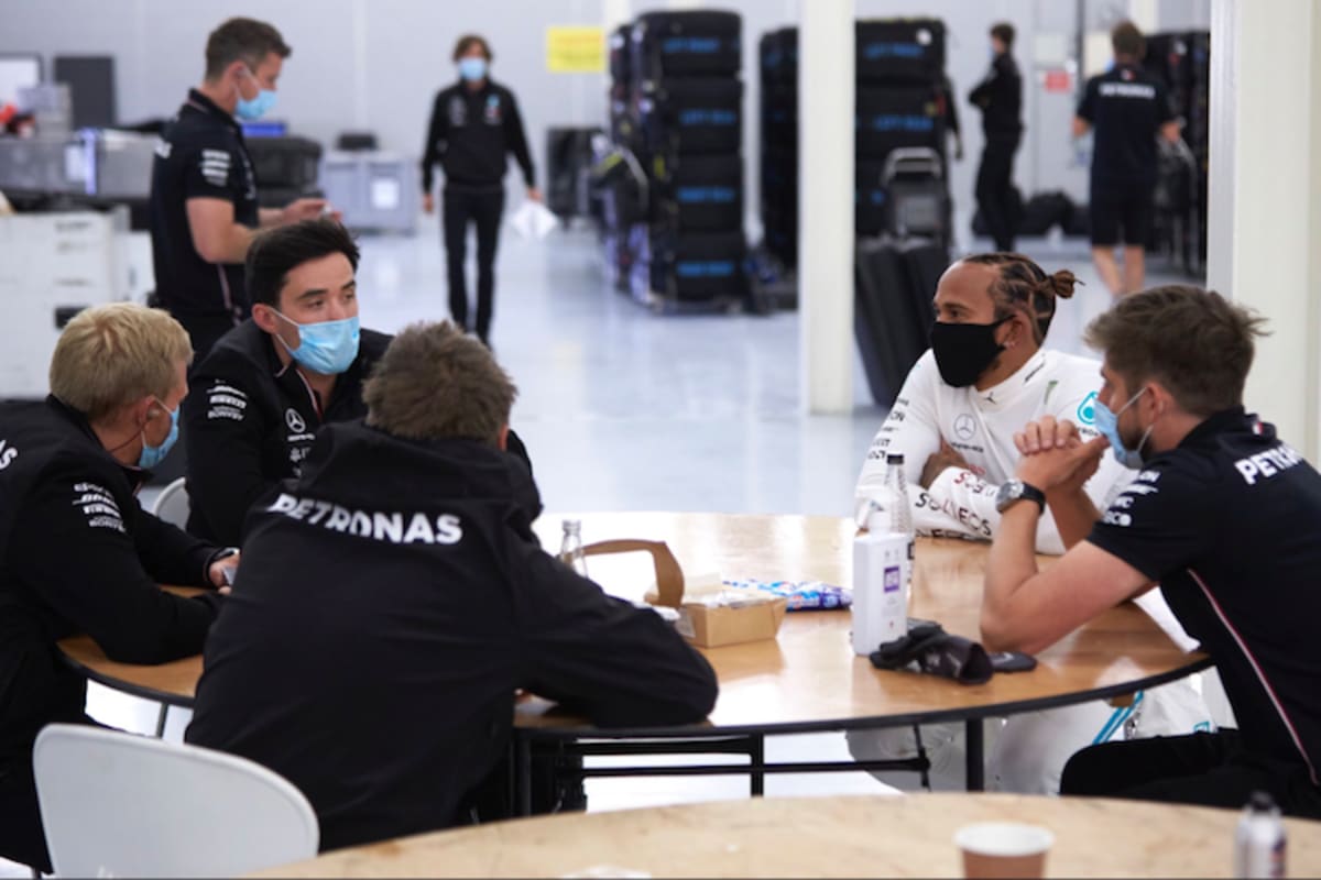 Hamilton und seine Jungs bei einer Pause