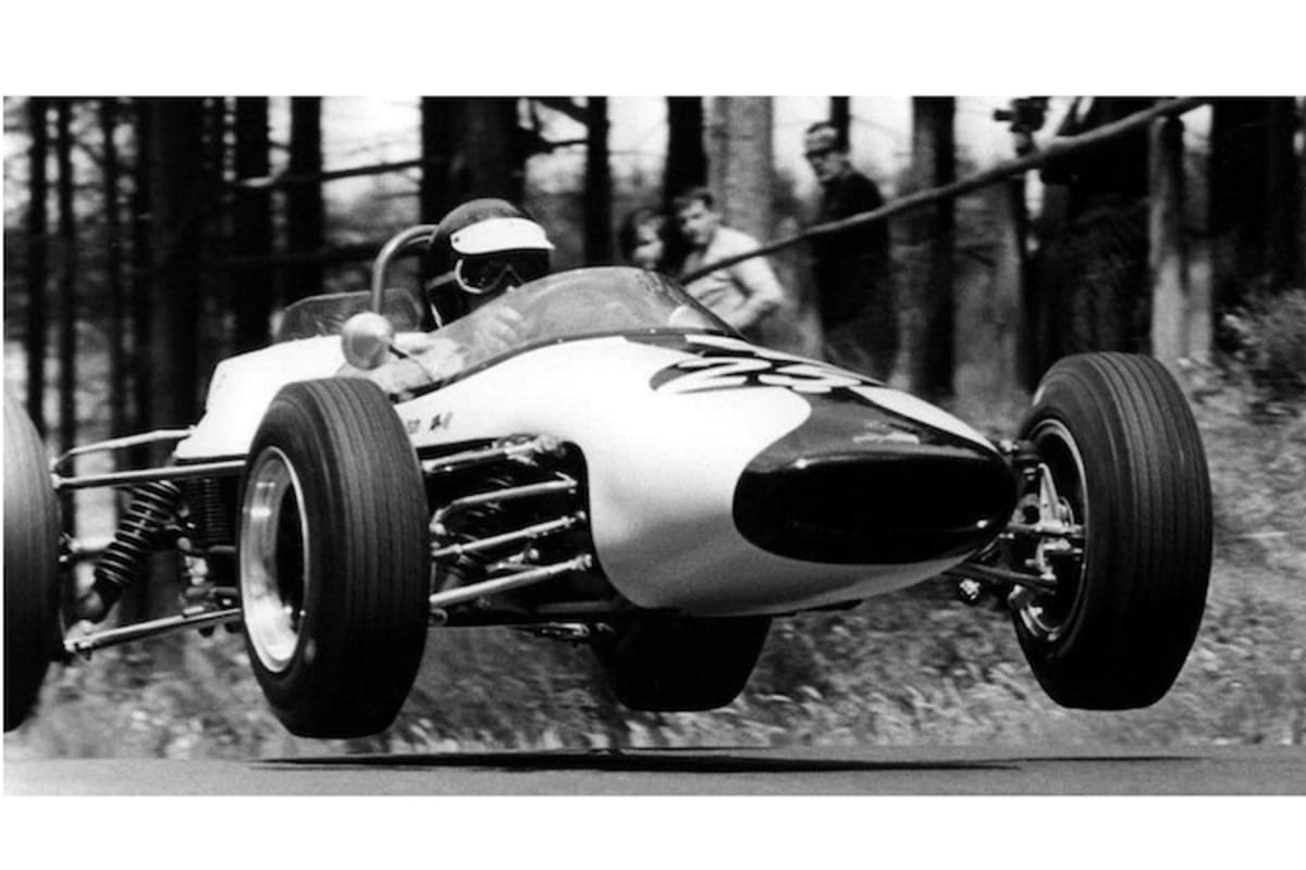 Große Sprünge: Ahrens im Brabham F2 1970 auf der Nordschleife