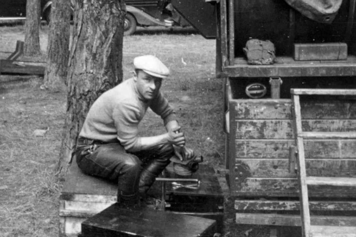 MZ-Ingenieur Walter Kaaden 1956 in Hockenheim