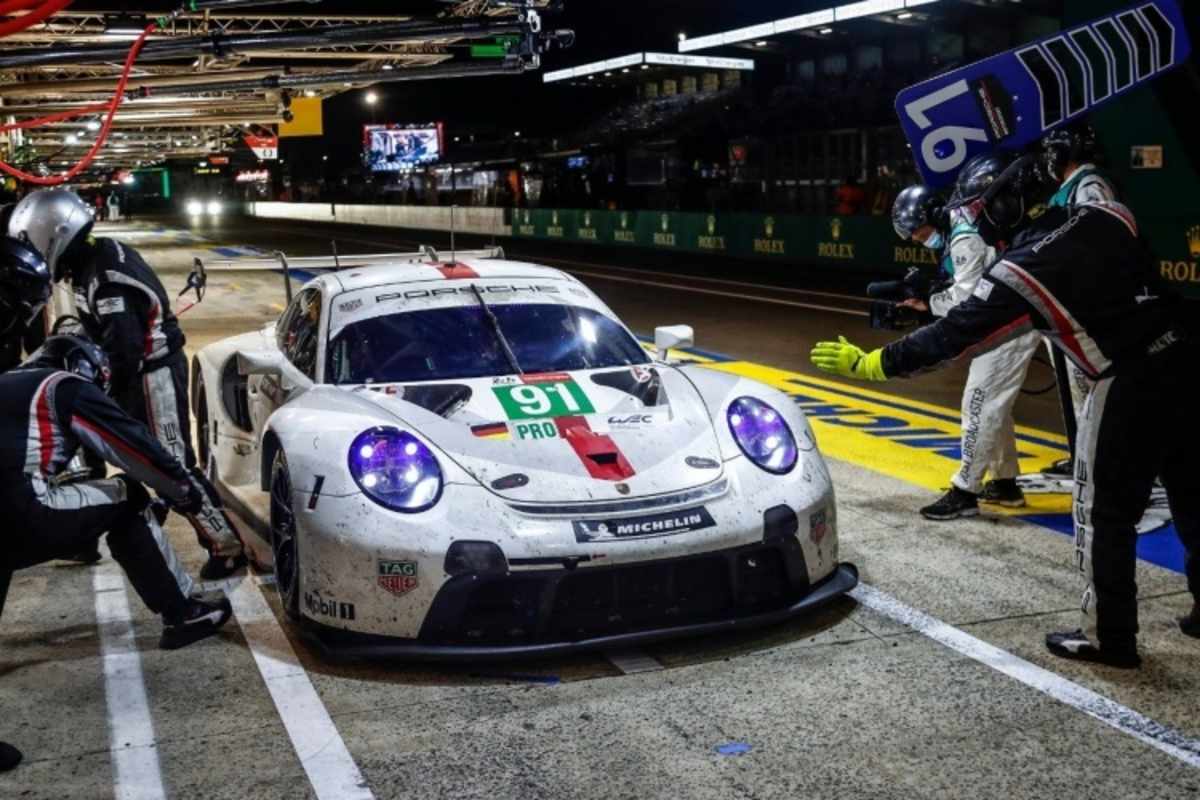 Gleich geht es wieder los beim Werks-Porsche 911 RSR